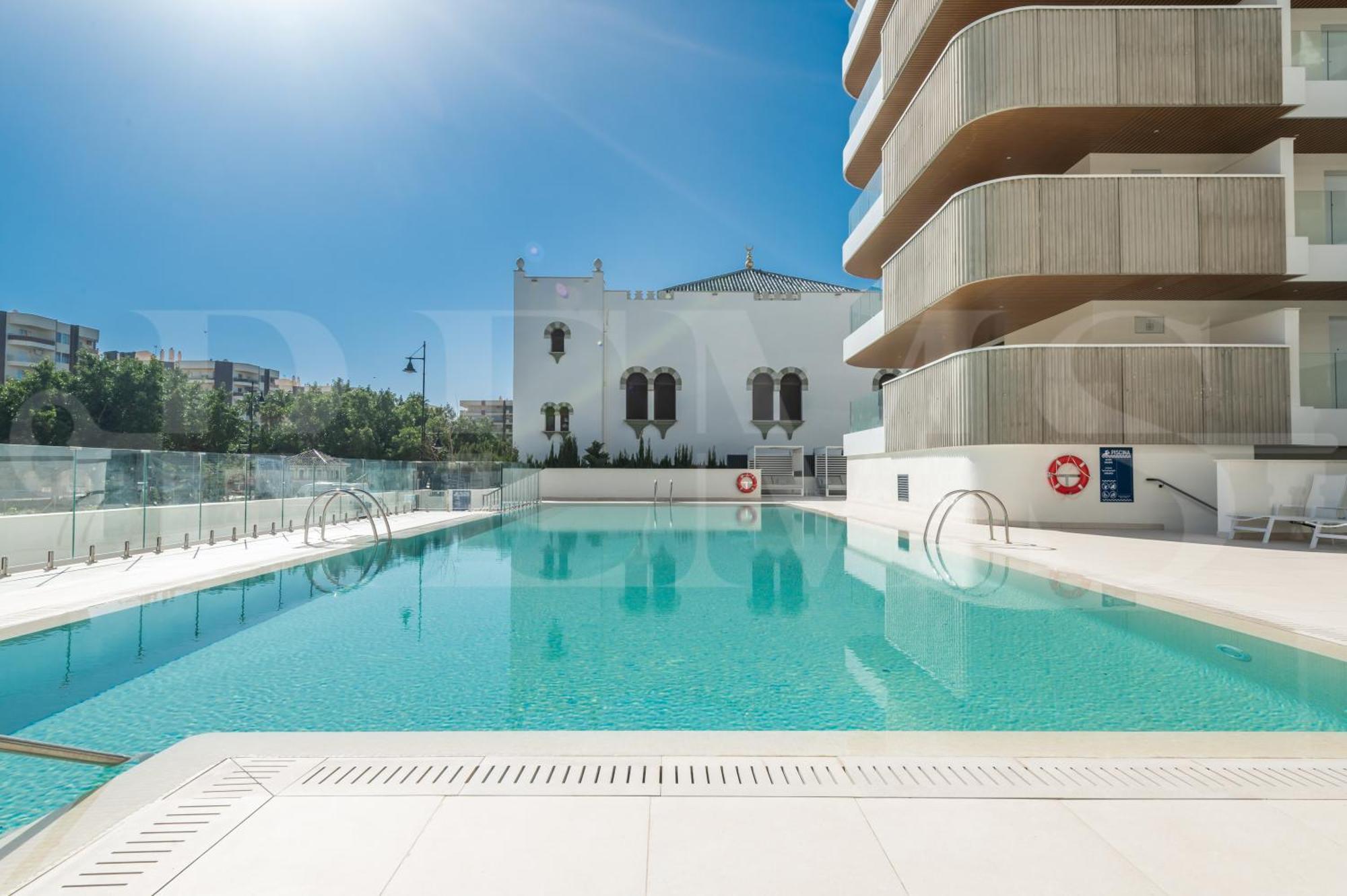 Coastside Gem With Terrace And Parking Rems *
