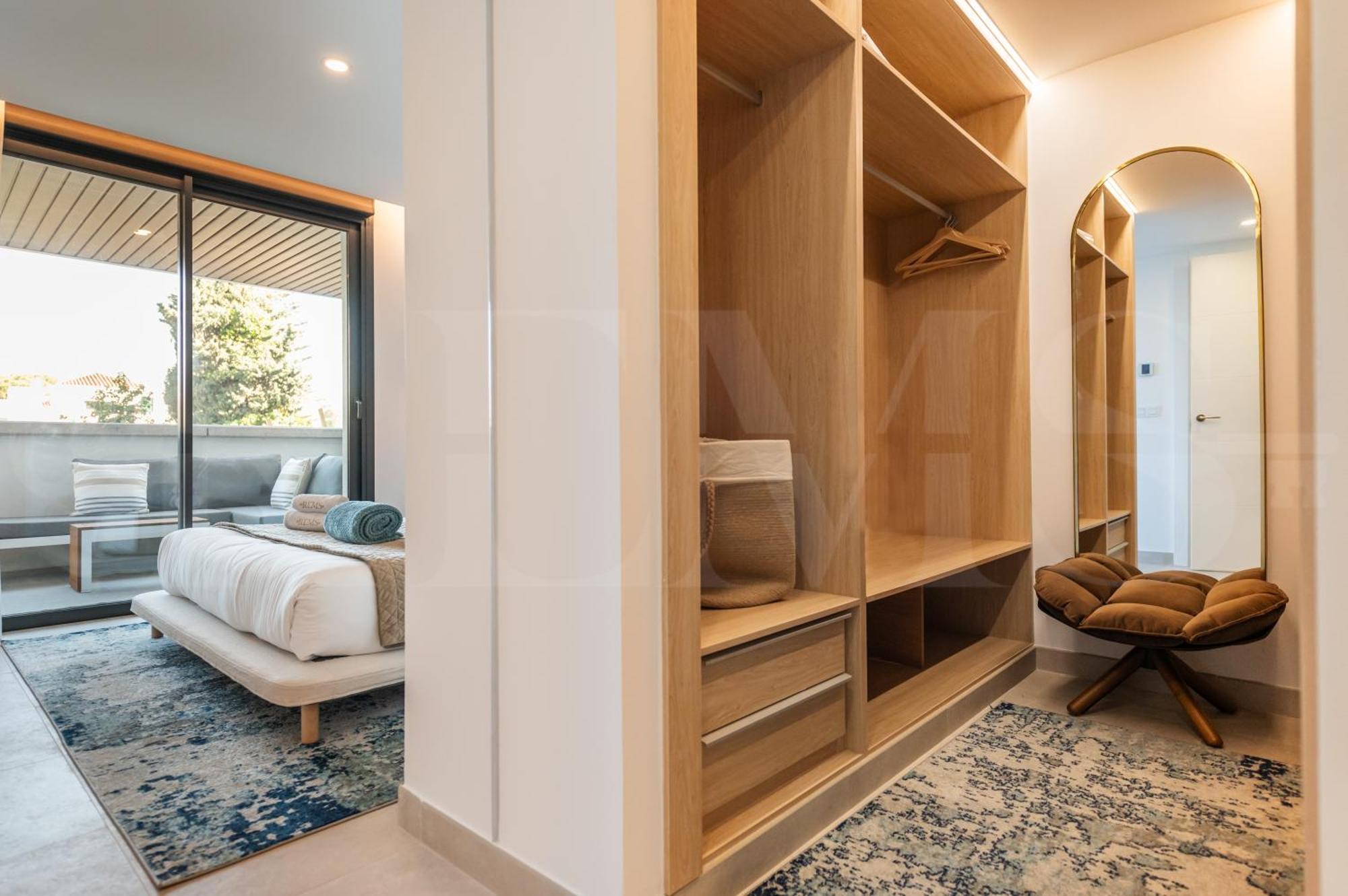 Coastside Gem With Terrace And Parking Rems *